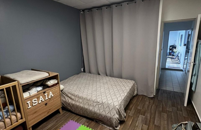 Superbe T5 r&eacute;nov&eacute; avec cour int&eacute;rieure et balcon   Une perle rare