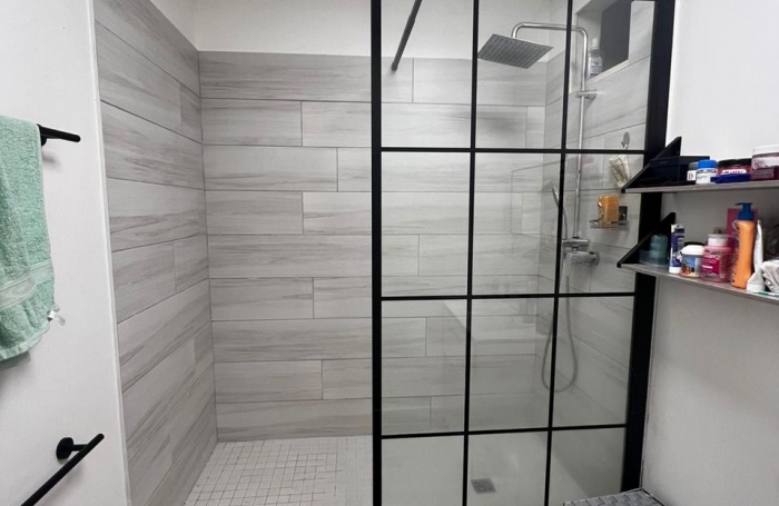 Superbe T5 r&eacute;nov&eacute; avec cour int&eacute;rieure et balcon   Une perle rare