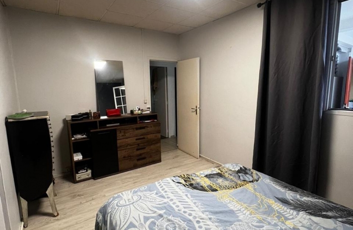 Superbe T5 r&eacute;nov&eacute; avec cour int&eacute;rieure et balcon   Une perle rare