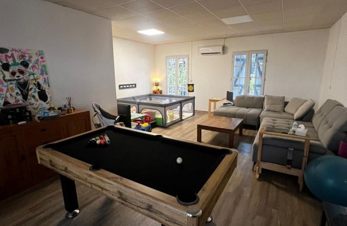 Superbe T5 r&eacute;nov&eacute; avec cour int&eacute;rieure et balcon   Une perle rare