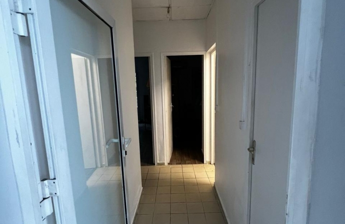 Superbe T5 r&eacute;nov&eacute; avec cour int&eacute;rieure et balcon   Une perle rare