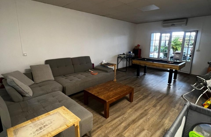 Superbe T5 r&eacute;nov&eacute; avec cour int&eacute;rieure et balcon   Une perle rare