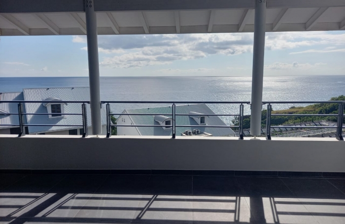 VIEUX FORT : Résidence La Rose Des Vents, Les Voiles, T4 DPLEX + Bureau No55