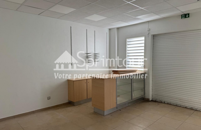 Location Local commercial 97100