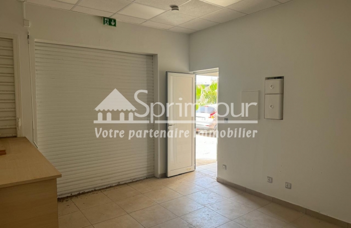 BASSE TERRE - LOCAL PROFESSIONNEL IDÉALEMENT SITUÉ   CENTRE-VILLE DE BASSE-TERRE 30m2