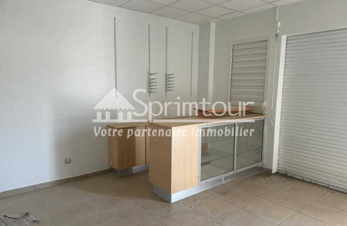 BASSE TERRE - LOCAL PROFESSIONNEL IDÉALEMENT SITUÉ   CENTRE-VILLE DE BASSE-TERRE 30m2