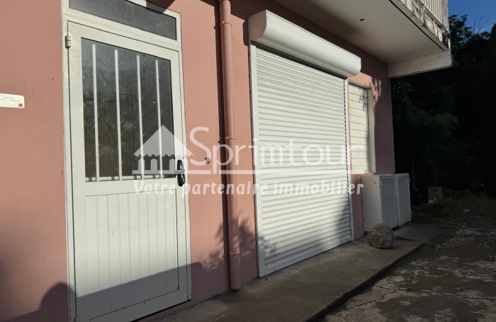 BASSE TERRE - LOCAL PROFESSIONNEL IDÉALEMENT SITUÉ   CENTRE-VILLE DE BASSE-TERRE 30m2