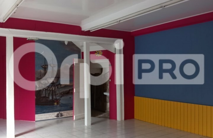A LOUER - Local Professionnel ou Commercial - Basse Terre