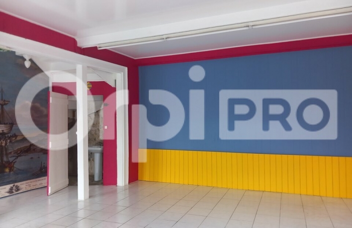 A LOUER - Local Professionnel ou Commercial - Basse Terre