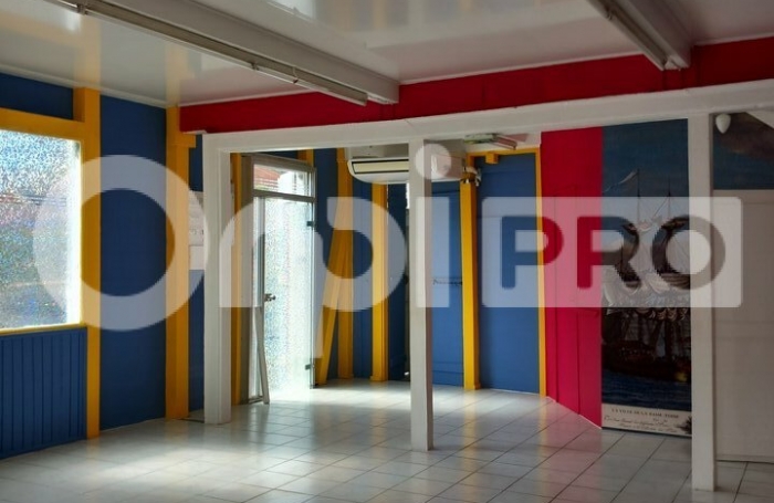 A LOUER - Local Professionnel ou Commercial - Basse Terre