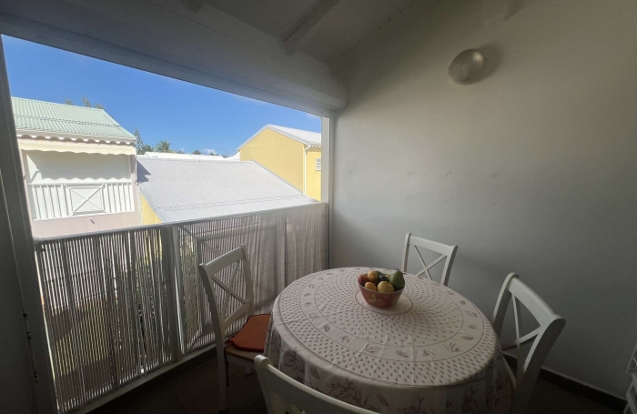 Studio de 31 m2 en &eacute;tage dans r&eacute;sidence tr&egrave;s pris&eacute;e