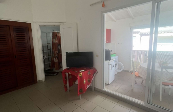 Studio de 31 m2 en &eacute;tage dans r&eacute;sidence tr&egrave;s pris&eacute;e