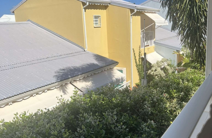 Studio de 31 m2 en &eacute;tage dans r&eacute;sidence tr&egrave;s pris&eacute;e