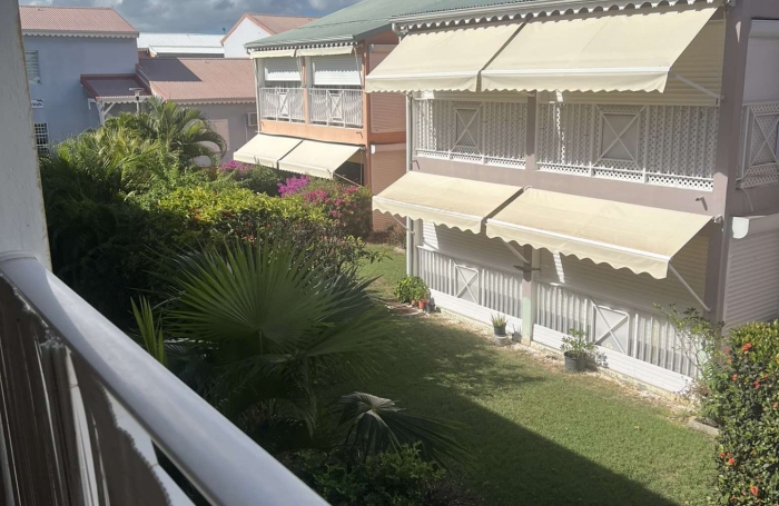 Studio de 31 m2 en &eacute;tage dans r&eacute;sidence tr&egrave;s pris&eacute;e