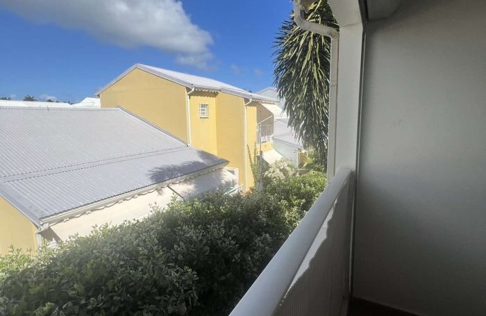 Studio de 31 m2 en &eacute;tage dans r&eacute;sidence tr&egrave;s pris&eacute;e