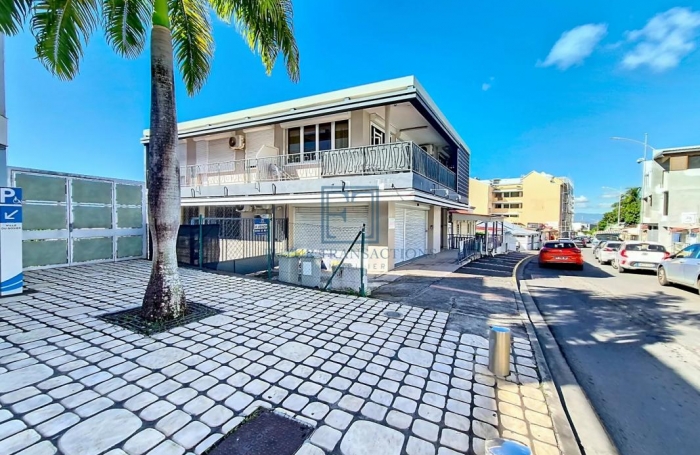Vente Local commercial 50m&sup2; 2 pi&#232;ces Gosier