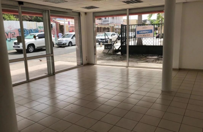 Vente Local commercial 50m&sup2; 2 pi&#232;ces Gosier