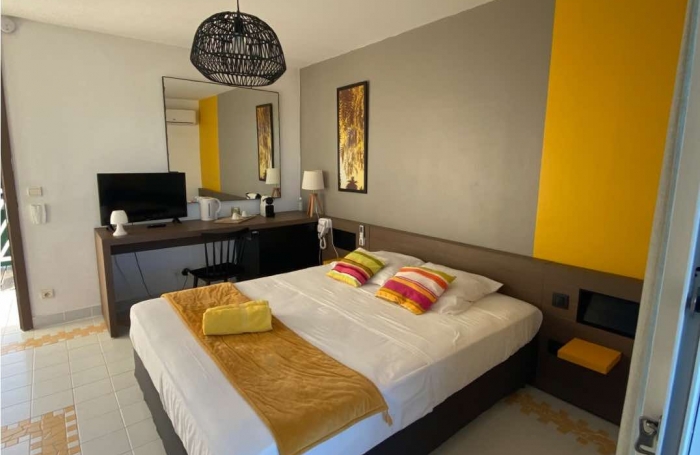 Saint-Fran&ccedil;ois : appartement dernier &eacute;tage balcon en vente