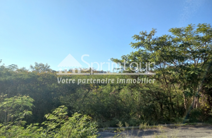 BOUILLANTE - Terrain de 2608 m2 - Bord de mer, plage &agrave; pied