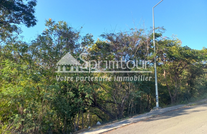 BOUILLANTE - Terrain de 2608 m2 - Bord de mer, plage &agrave; pied