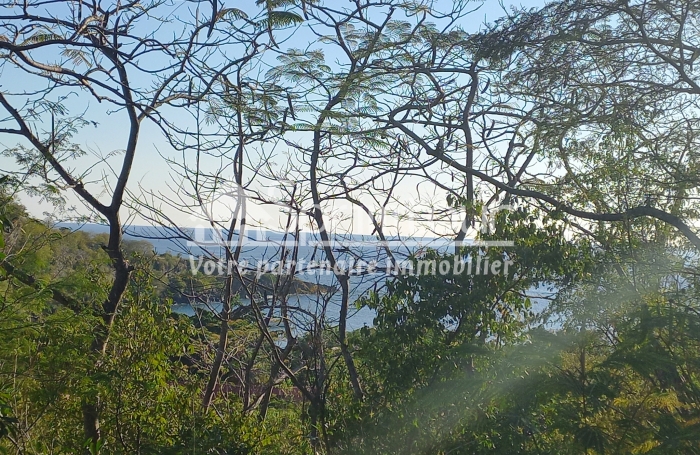 BOUILLANTE - Terrain de 2608 m2 - Bord de mer, plage &agrave; pied