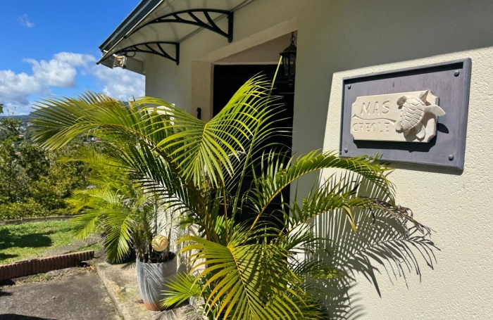 GOURBEYRE - VILLA EXCEPTIONNELLE VUE MER + PISCINE