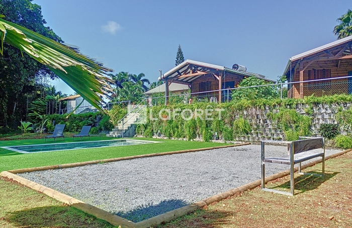 Vente Maison 232m&sup2; 9 pi&egrave;ces Lamentin