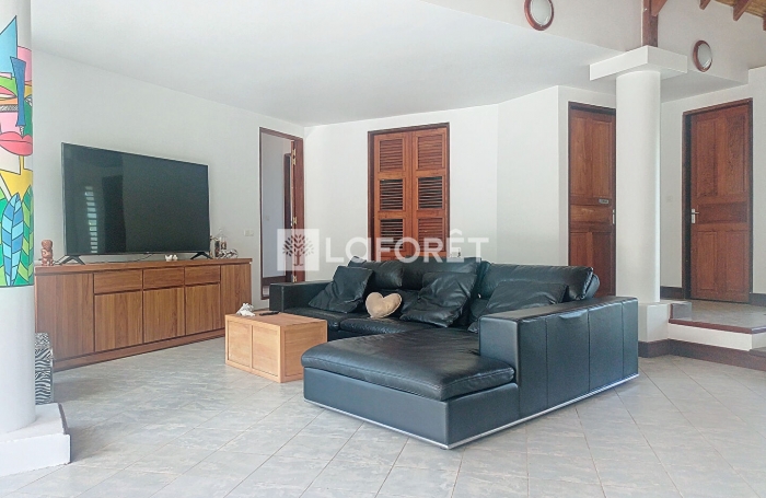 Vente Maison 232m&sup2; 9 pi&egrave;ces Lamentin
