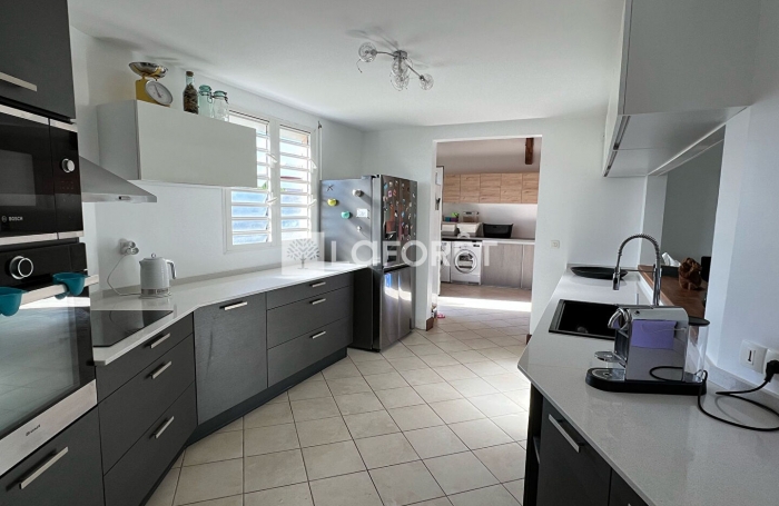 Vente Maison 232m&sup2; 9 pi&egrave;ces Lamentin