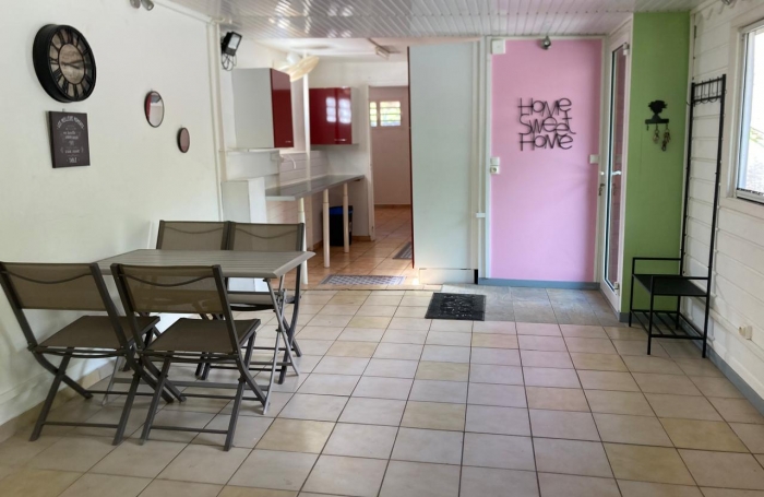 À LOUER À BAILLIF   APPARTEMENT T 3 MEUBLE ET CLIMATISE  DE 95 M2 - QUARTIER CALME