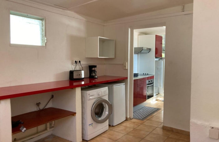 À LOUER À BAILLIF   APPARTEMENT T 3 MEUBLE ET CLIMATISE  DE 95 M2 - QUARTIER CALME