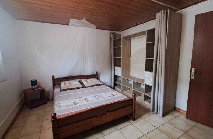 À LOUER À BAILLIF   APPARTEMENT T 3 MEUBLE ET CLIMATISE  DE 95 M2 - QUARTIER CALME