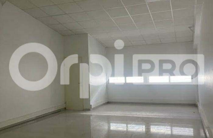 54 m2 de bureaux renové en open space