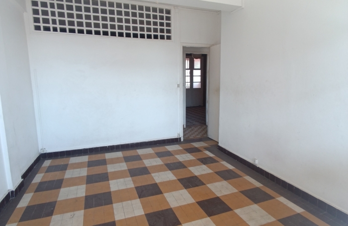 Immeuble centre ville basse terre