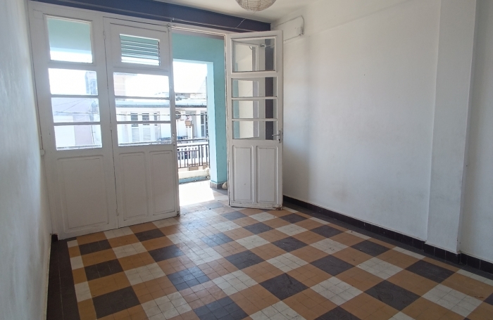 Immeuble centre ville basse terre