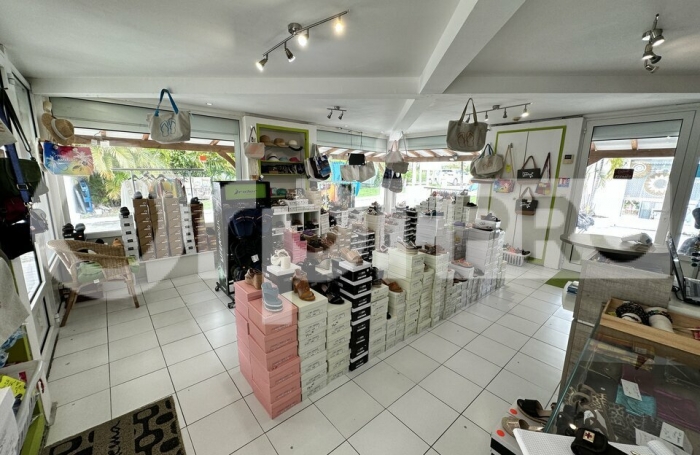 Cession de droit au bail sur ce local commercial d'angle d'une superficie d'environ 48 m²