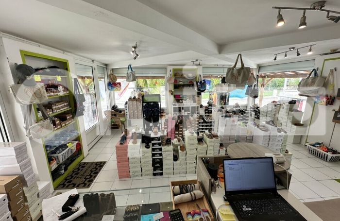 Cession de droit au bail sur ce local commercial d'angle d'une superficie d'environ 48 m²