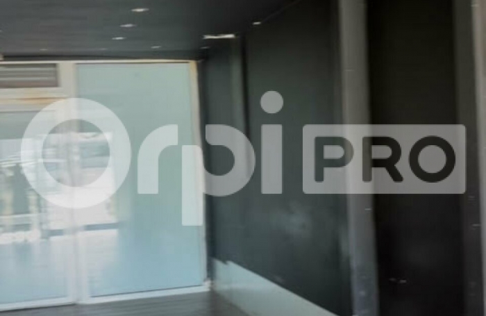 Louez votre local en RDC d environ 57m2 avec possibilité d une belle terrasse dans une zone très fréquentée