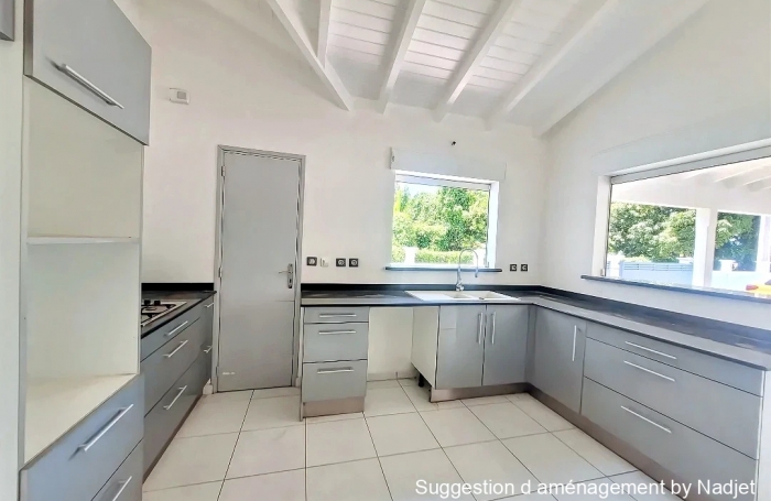 Rare opportunité : Ensemble immobilier de 2 villas mitoyennes   350 m2 habitables + piscine privée