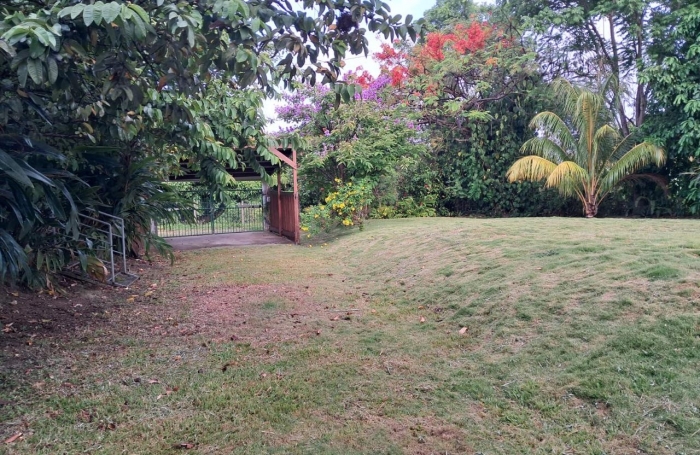 SAINT-CLAUDE -À louer   Local professionnel lumineux de 60 m2 en rez-de-jardin