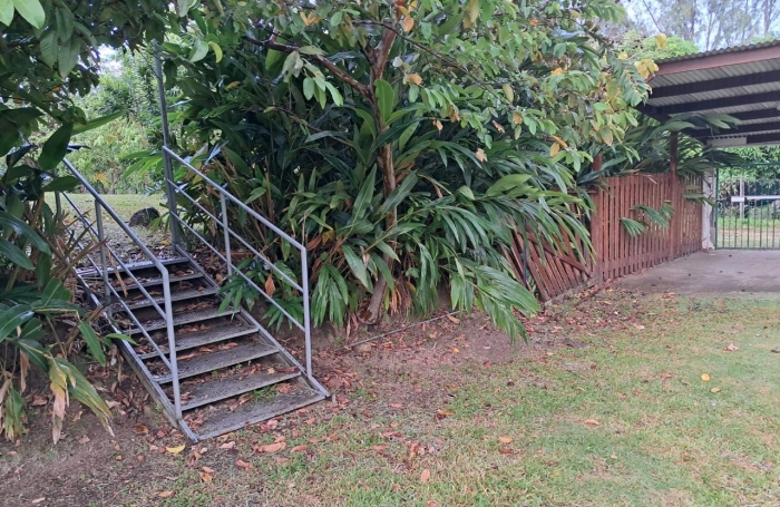 SAINT-CLAUDE -À louer   Local professionnel lumineux de 60 m2 en rez-de-jardin