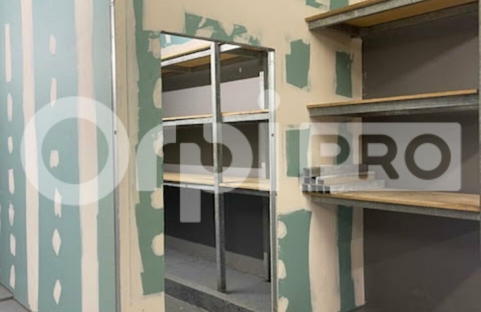 Avec BOUTAREL ORPI louez vos bureaux avec un d&eacute;pot attenant d environ 40M2