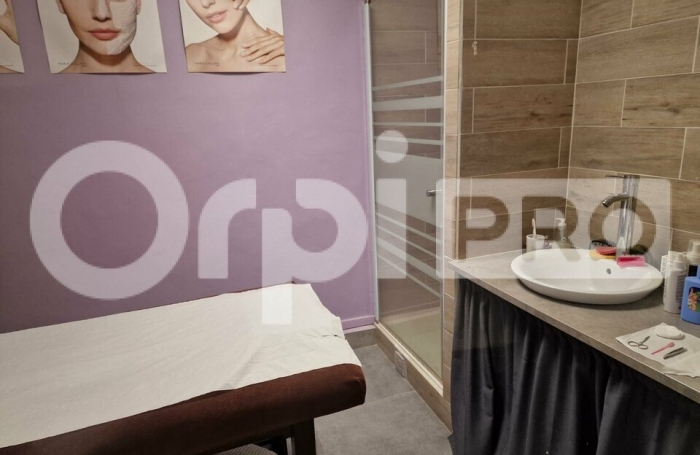 A LOUER avec ORPI BOUTAREL un local aménagé avec de belles prestations qui convient pour une activité esthetique, médicale ou autre
