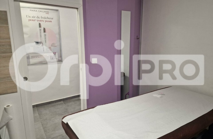 A LOUER avec ORPI BOUTAREL un local aménagé avec de belles prestations qui convient pour une activité esthetique, médicale ou autre