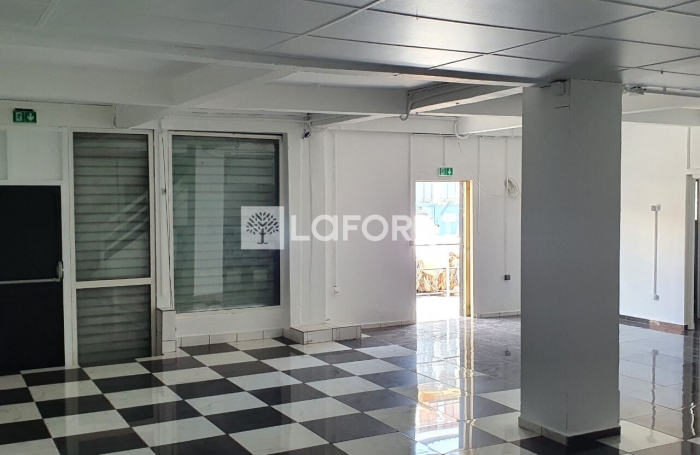 Location Local commercial 247m² Baillif