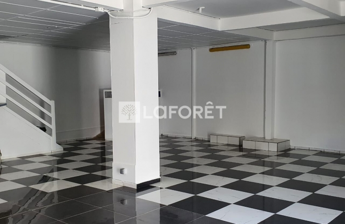 Location Local commercial 247m² Baillif