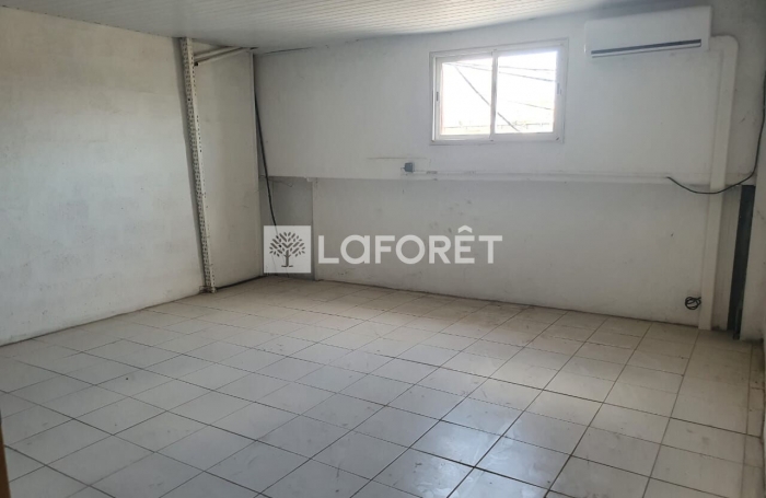 Location Local commercial 247m² Baillif