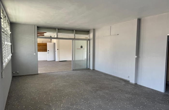 CAPESTERRE - IMMEUBLE DE RAPPORT - RUE MARCHANDE