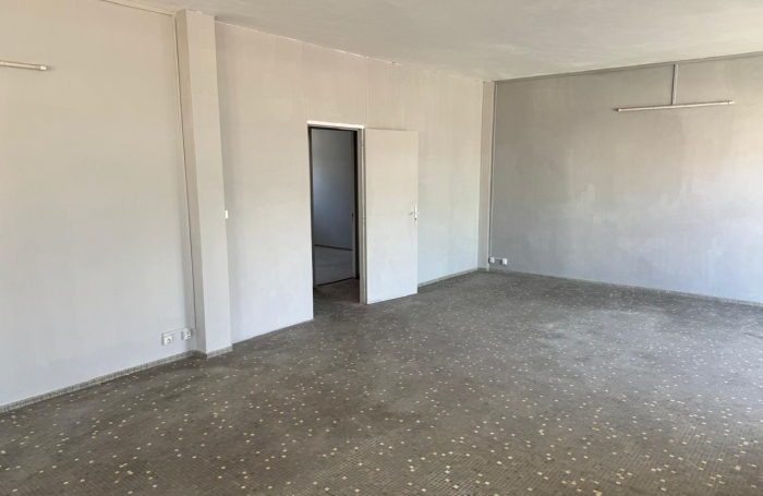 CAPESTERRE - IMMEUBLE DE RAPPORT - RUE MARCHANDE