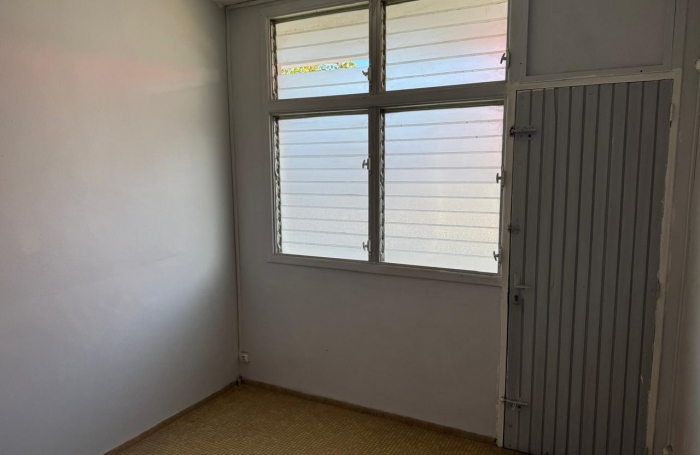 CAPESTERRE - IMMEUBLE DE RAPPORT - RUE MARCHANDE